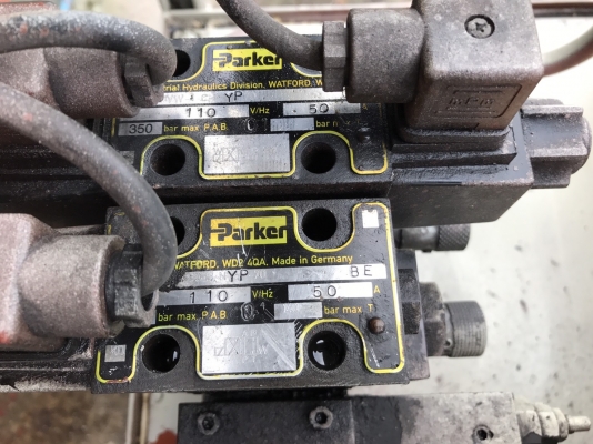 ขายชุดปั้มน้ำมันไฮโดรลิค Parker ขนาด 7.5HP. 380V made in Germany ทั้งชุด สภาพสวยมาก วาล์วคอนโทรล 3ชุด พร้อมชุดมอเตอร์ออยคลูเลอร์ อุปกรณ์ครบ พร้อมใช้งาน
