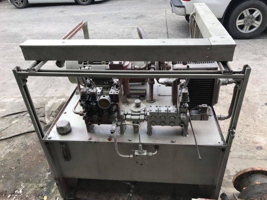 ขายชุดปั้มน้ำมันไฮโดรลิค Parker ขนาด 7.5HP. 380V made in Germany ทั้งชุด สภาพสวยมาก วาล์วคอนโทรล 3ชุด พร้อมชุดมอเตอร์ออยคลูเลอร์ อุปกรณ์ครบ พร้อมใช้งาน