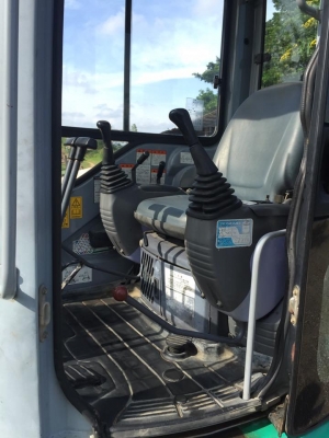 ขาย รถขุด komatsu pc35mr-1 หัวเก๋ง นำเข้าจากญี่ปุ่นโทร 086-1602189