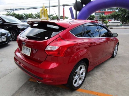 2012 FORD FOCUS 2.0 S สีแดง เกียร์AUTO ตัวTOP