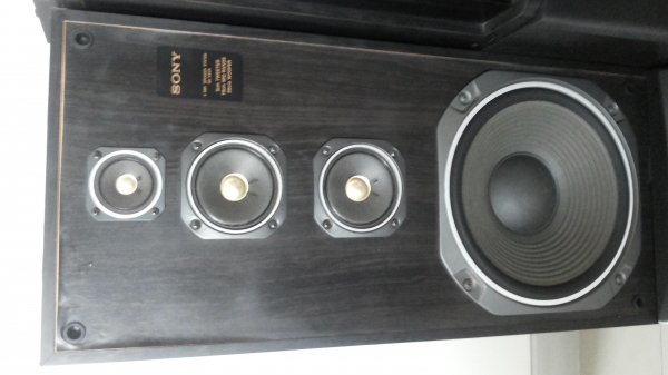 ขายครับ ทั้งชุดที่เห็น มีลำโพงเล็กอีก 2 ตัว ราคา 7,000 บาท  ของอยุ่บางนา สนใจโทร  094-4822294 ***  061-5602665 โรจน์