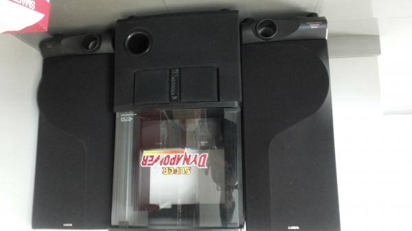 ขายครับ ทั้งชุดที่เห็น มีลำโพงเล็กอีก 2 ตัว ราคา 7,000 บาท  ของอยุ่บางนา สนใจโทร  094-4822294 ***  061-5602665 โรจน์