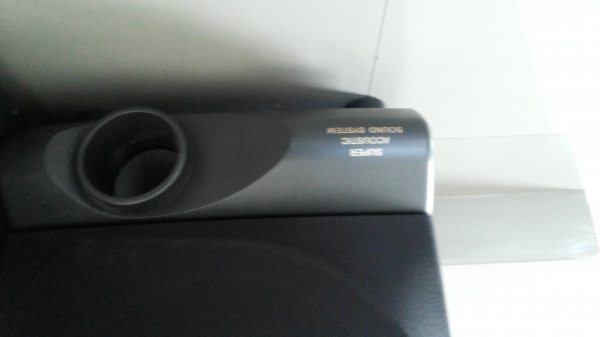 ขายครับ ทั้งชุดที่เห็น มีลำโพงเล็กอีก 2 ตัว ราคา 7,000 บาท  ของอยุ่บางนา สนใจโทร  094-4822294 ***  061-5602665 โรจน์