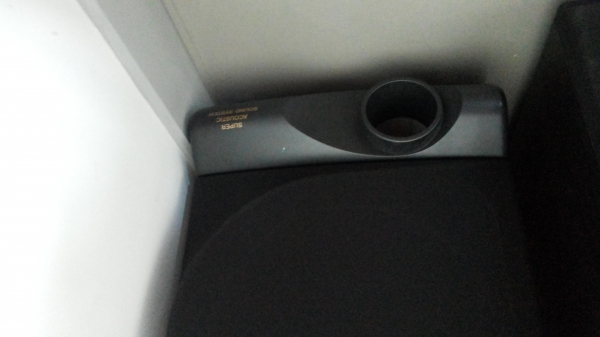 ขายครับ ทั้งชุดที่เห็น มีลำโพงเล็กอีก 2 ตัว ราคา 7,000 บาท  ของอยุ่บางนา สนใจโทร  094-4822294 ***  061-5602665 โรจน์