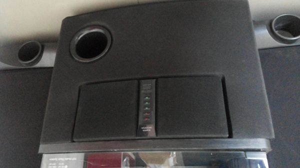 ขายครับ ทั้งชุดที่เห็น มีลำโพงเล็กอีก 2 ตัว ราคา 7,000 บาท  ของอยุ่บางนา สนใจโทร  094-4822294 ***  061-5602665 โรจน์