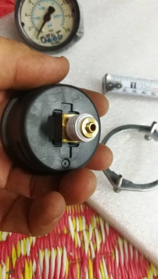 คู่ละ 280 บ.ส่งฟรีโทร 083-2000058 LINE ID: line832923 แผงหน้าปัดยี่ห้อ FESTO จากเยอรมัน แสดงแรงดัน แบบใช้กับแรงดันสูงๆได้ 0 - 16 bar หรือ0 - 250 psi.