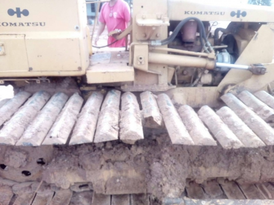 ขาย รถแทรกเตอร์ KOMATSU D20PL-5 รถใช้งานอยู่ประจำ เครื่องดี เกียร์ดี ช่วงล่างมีใบแทรคหักบ้าง ราคาต่อรองได้