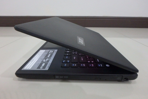 โน๊ตบุ๊ค Acer Aspire ES1-421 AMD E1-6010 Ram 2G HDD 500GB ที่ชาร์ท กระเป๋า