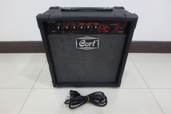 ตู้แอมป์กีต้าร์ ยี่ห้อ Cort รุ่น MX-15 15 วัตต์ มีเสียงแตก มือสอง สภาพใหม่
