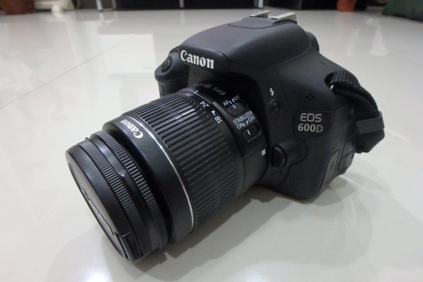 กล้อง DSLR Canon รุ่น EOS 600D 18 ล้าน เลนส์ 18-55 มีที่ชาร์ท กระเป๋า