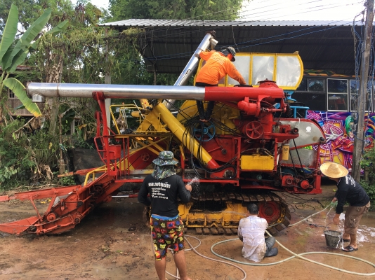ขายรถเกี่ยวข้าวเกษตรพัฒนาอุ้ม2.5ตัน10-22-195 ขายรถเกี่ยวข้าวเกษตรพัฒนาอุ้ม2.5ตัน10-22-195