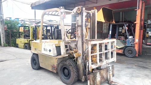 ขายรถยกSUMITOMO 3 ตัน เครื่องดีเซล เกียร์ออโต้ กระบอกคู่ งาเทด้ำ เสาสูง 3 เมตร พวงมาลัยเพาเว่อร์  สีเดิมจากนอก นำเข้าจากญี่ปุ่น ใช้งานได้ทันที ราคา230000