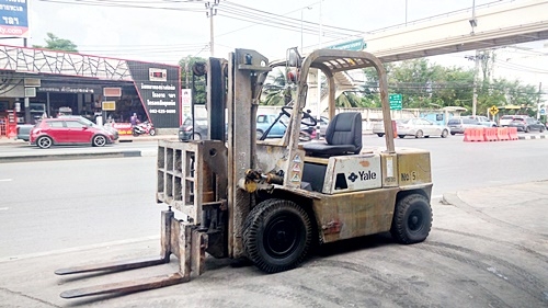 ขายรถยกSUMITOMO 3 ตัน เครื่องดีเซล เกียร์ออโต้ กระบอกคู่ งาเทด้ำ เสาสูง 3 เมตร พวงมาลัยเพาเว่อร์  สีเดิมจากนอก นำเข้าจากญี่ปุ่น ใช้งานได้ทันที ราคา230000