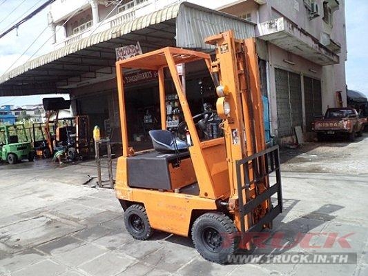 ขายรถยกโตโยต้า 900 กิโล เครื่องเบนซิน กระบอกคู่ เสาสูง 3 เมตร พวงมาลัยเพาเว่อร์  สีเดิมจากนอก นำเข้าจากญี่ปุ่น ใช้งานได้ทันที ราคา80000