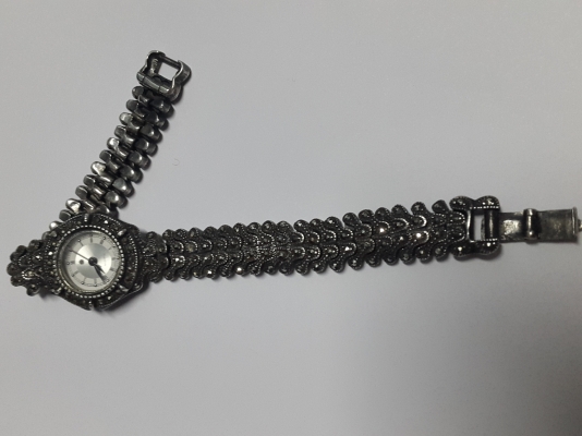 นาฬิกาเงินแท้ 92.5 ประดับด้วยแมกกาไซด์ สภาพสวยๆ พร้อมใช้ 2,500