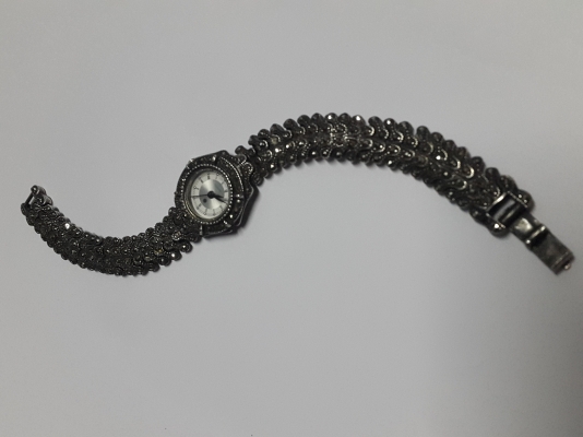 นาฬิกาเงินแท้ 92.5 ประดับด้วยแมกกาไซด์ สภาพสวยๆ พร้อมใช้ 2,500