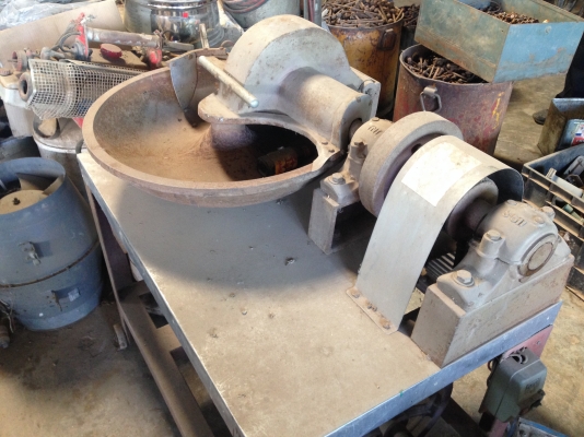 เครื่องทำลูกชิ้นแบบถาดหมุน ผสมส่วนประกอบให้เป็นเนื้อเดียวกัน (พร้อมใช้งาน) เครื่องทำลูกชิ้นแบบถาดหมุน ผสมส่วนประกอบให้เป็นเนื้อเดียวกัน (พร้อมใช้งาน)