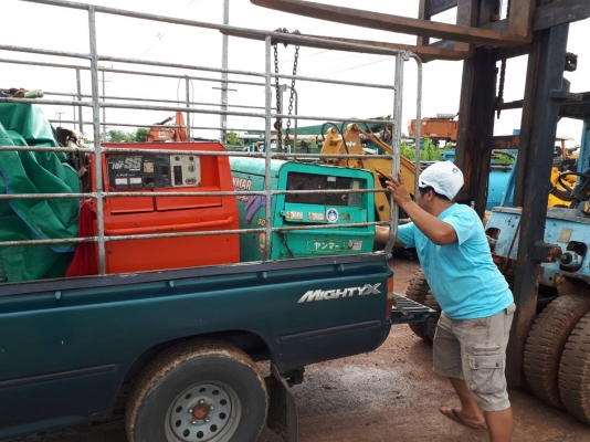 Tractor-bacckhoe จัดส่งเครื่องเชื่อมปั่นไฟ 3 เฟส 4 สาย ให้ลูกค้าจากสุรินทร์ ครับ ขอบคุณมากครับ