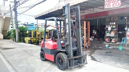 ขายรถยก 2.5 ตัน  เครื่องดีเซลอีซูซุ  เกียร์ออโต้  กระบอกคู่ เสาสูง 4 เมตร  ยางตันใหม่ พวงมาลัยเพาเว่อร์  สีเดิมจากนอก นำเข้าจากญี่ปุ่น ใช้งานได้ทันที ราคา220000