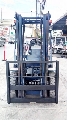 ขายรถยกโคมัสสึ 2 ตัน รุ่น11 เครื่องเบนซิน กระบอกคู่ เสาสูง 3 เมตร ยางตัน พวงมาลัยเพาเว่อร์  สีเดิมจากนอก นำเข้าจากญี่ปุ่น ใช้งานได้ทันที ราคา170000