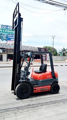 ขายรถยกโตโยต้า 2 ตัน รุ่น6 เครื่องเบนซิน กระบอกคู่ เสาสูง 3 เมตร ยางตันใหม่ พวงมาลัยเพาเว่อร์  สีเดิมจากนอก นำเข้าจากญี่ปุ่น ใช้งานได้ทันที ราคา190000