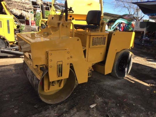 รถบดเอวอ่อนสั่นbomag-bw121ac เก่าญี่ปุ่น