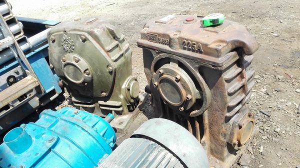 ** SOLD ** เหลือ 1 ตัว ** วอร์มเกียร์ทด CHENTA เบอร์ 225 ทด 1:30 (50rpm) พร้อมใช้งาน