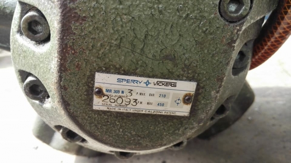 ** SOLD ** ปั้มห้าดาวอิตาลี่ SPERRY VICKER ITALY เบอร์ 3 ถอดจากเครื่องฉีดใหม่ๆพร้อมใช้