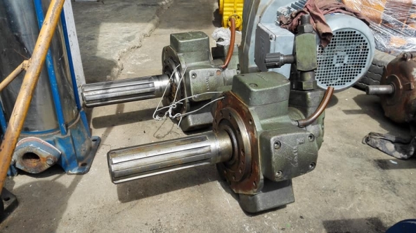 ** SOLD ** ปั้มห้าดาวอิตาลี่ SPERRY VICKER ITALY เบอร์ 3 ถอดจากเครื่องฉีดใหม่ๆพร้อมใช้