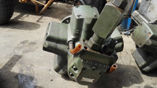 ** SOLD ** ปั้มห้าดาวอิตาลี่ SPERRY VICKER ITALY เบอร์ 3 ถอดจากเครื่องฉีดใหม่ๆพร้อมใช้