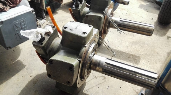 ** SOLD ** ปั้มห้าดาวอิตาลี่ SPERRY VICKER ITALY เบอร์ 3 ถอดจากเครื่องฉีดใหม่ๆพร้อมใช้