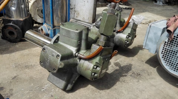 ** SOLD ** ปั้มห้าดาวอิตาลี่ SPERRY VICKER ITALY เบอร์ 3 ถอดจากเครื่องฉีดใหม่ๆพร้อมใช้