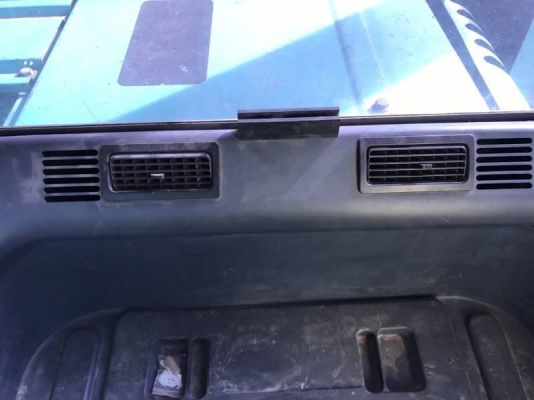 ขาย 1,750,000 บาท Kobelco SK200 Mark8  YN12 Super  ทำงาน 8,xxx ชม. สวยเต็มๆ เดิมๆ ใช้น้อย/ เอกสารเล่มทะเบียน  รถอยู่ ชลบุรี 090-772-3710 090-772-3708