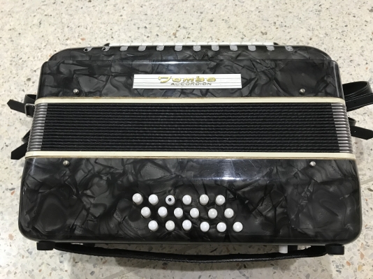 เเอคคอรเดียน TOMBO เก่าญี่ปุ่นเเท้สภาพดีพร้อมกล่องใส่