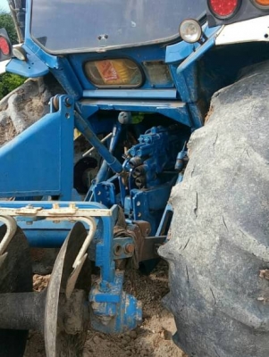 ขายรถไถFord 8210 เก๋งแอร์2เพลา อิมวอยสภาพสวยพร้อมใช้ ต่อคุณอ๊อฟพิจิตร086-737-9991