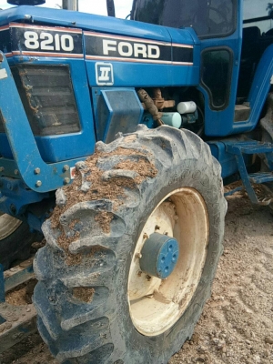 ขายรถไถFord 8210 เก๋งแอร์2เพลา อิมวอยสภาพสวยพร้อมใช้ ต่อคุณอ๊อฟพิจิตร086-737-9991