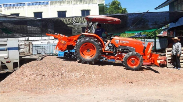 ปัญญาแทรคเตอร์ จัดให้.คูโบต้าL4708 สภาพสวย พร้อมลุยงาน พร้อมอุปกรณ์ใบมีดคานล่างและผาน6&times;24 อำเภอลาดยาวจังหวัดนครสวรรค์