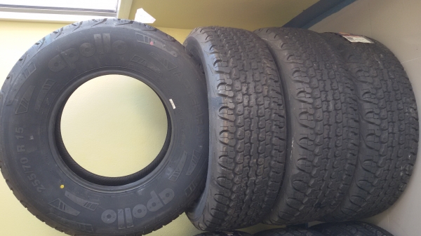 ขายยาง 255/70R15 ยางใหม่ 2000 ขายยาง 255/70R15 ยางใหม่ 2000