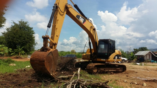 ขายด่วนรถแบคโฮ  CAT320D รถทำงานได้ 8550 ชั่วโมง เอกสารเล่มทะเบียน