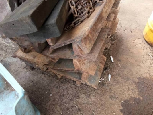 ขาย 175,000 บาท ซากรถแทรกเตอ  KOMATSU D50A-16 . ได้ 2 เครื่อง  เอกสารเล่มทะเบียน  รถอยู่ จ.ชัยภูมิ โทร&amp;ไอดีไลน์ 0610710295