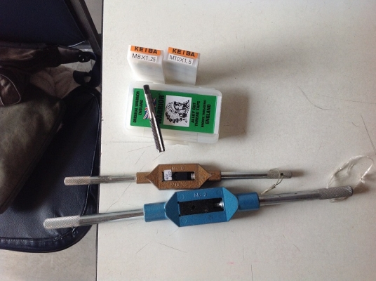 ขายชุดต๊าปเกลียวพร้อมอุปกรณ์ มีดอกและด้าม