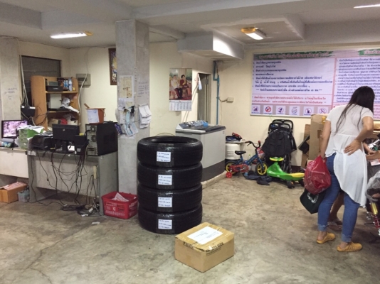 ยาง Bridgestone 265 60 18 ปี16 ดอกเต็มๆ ไม่มีปะ ใช้ยาว ราคาไม่แพง ยาง Bridgestone 265 60 18 ปี16 ดอกเต็มๆ ไม่มีปะ ใช้ยาว ราคาไม่แพง