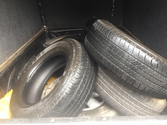 ยาง Bridgestone 265 65 17 สิ้นปี16 ดอกเต็ม ไม่มีปะ ใช้ยาว ราคาไม่แพง