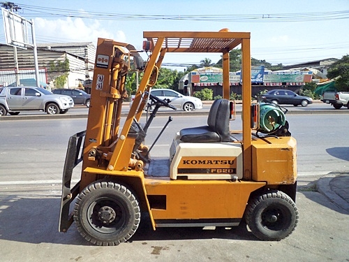 (ขายโละสต๊อกราคาพิเศษ) รถยกโคมัสสึ 2 ตัน รุ่น8 เครื่องเบนซิน (ใช้แก๊สอย่างเดียว) กระบอกคู่ เสาสูง 3 เมตร  พวงมาลัยเพาเว่อร์  สีเดิมจากนอก นำเข้าจากญี่ปุ่น ใช้งานได้ทันที ราคา120000