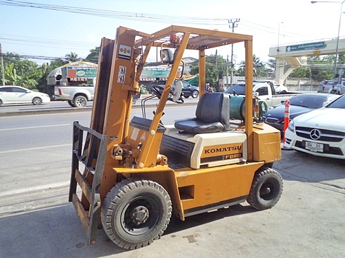 (ขายโละสต๊อกราคาพิเศษ) รถยกโคมัสสึ 2 ตัน รุ่น8 เครื่องเบนซิน (ใช้แก๊สอย่างเดียว) กระบอกคู่ เสาสูง 3 เมตร  พวงมาลัยเพาเว่อร์  สีเดิมจากนอก นำเข้าจากญี่ปุ่น ใช้งานได้ทันที ราคา120000