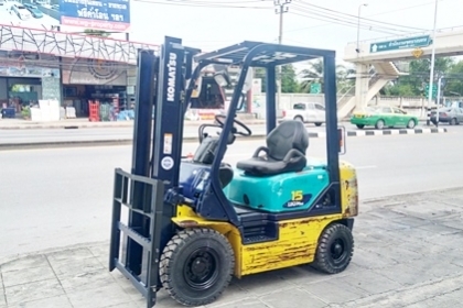 ขายรถยกโคมัสสึ 1.5 ตัน รุ่น17 เครื่องเบนซิน กระบอกคู่ เสาสูง 3 เมตร ยางตันใหม่ พวงมาลัยเพาเว่อร์  สีเดิมจากนอก นำเข้าจากญี่ปุ่น ใช้งานได้ทันที ราคา150000