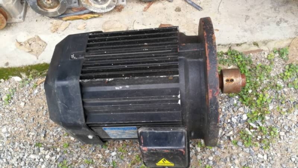 4,000 บ.โทร 083-2000058 LINE ID: line832923 มอเตอร์ 5 แรงม้ายี่ห้อ HIGEN ยึดด้วยหน้าแปลน ใช้ไฟ220/380V. 4,000 บ.โทร 083-2000058 LINE ID: line832923 มอเตอร์ 5 แรงม้ายี่ห้อ HIGEN ยึดด้วยหน้าแปลน ใช้ไฟ220/380V.