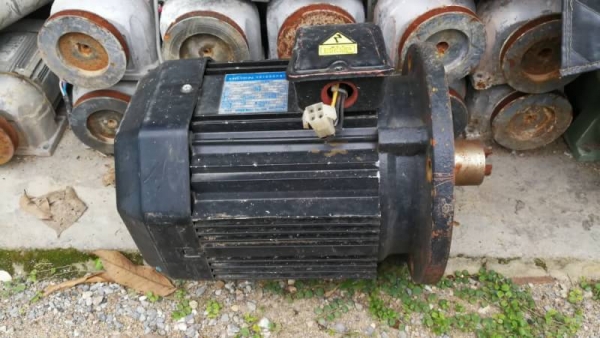 4,000 บ.โทร 083-2000058 LINE ID: line832923 มอเตอร์ 5 แรงม้ายี่ห้อ HIGEN ยึดด้วยหน้าแปลน ใช้ไฟ220/380V. 4,000 บ.โทร 083-2000058 LINE ID: line832923 มอเตอร์ 5 แรงม้ายี่ห้อ HIGEN ยึดด้วยหน้าแปลน ใช้ไฟ220/380V.