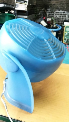 250 บ. ส่งฟรี 083-2000058  LINE ID: line832923 พัดลมขนาดเล็ก 2 สปีด kaz ใช้ไฟ 100V. กินไฟ 25 W.