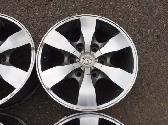 ขายล้อแม็กเปล่า Toyota vigo หน้าเงา สภาพสวยๆ ขอบ 16 4 วง ราคา 3,900 บาท ราคาถูกๆ